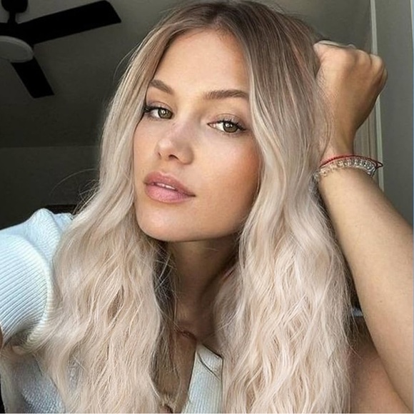 18 “ BLONDE WITH BROWN ROOTS WAVY LACE FRONT WIG *NEW*